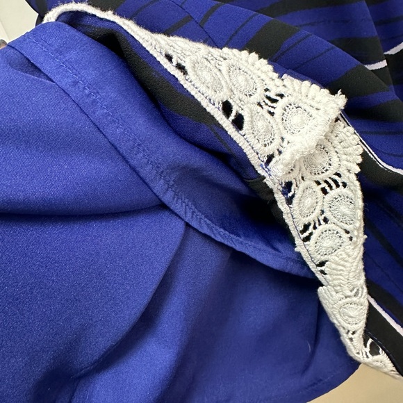 Cap sleeve dress with lace trim - Picture 5 of 5